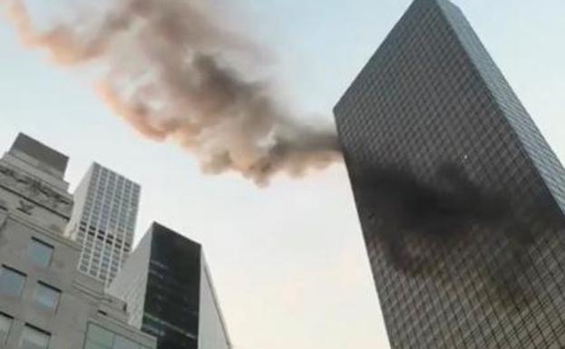 Un herido grave tras un incendio en la Torre Trump en Nueva York