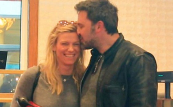 Ben Affleck y Lindsay Shookus demuestran su amor