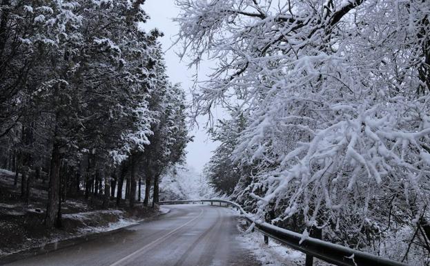 Remiten el frío y las nieves, pero quedan problemas en las carreteras