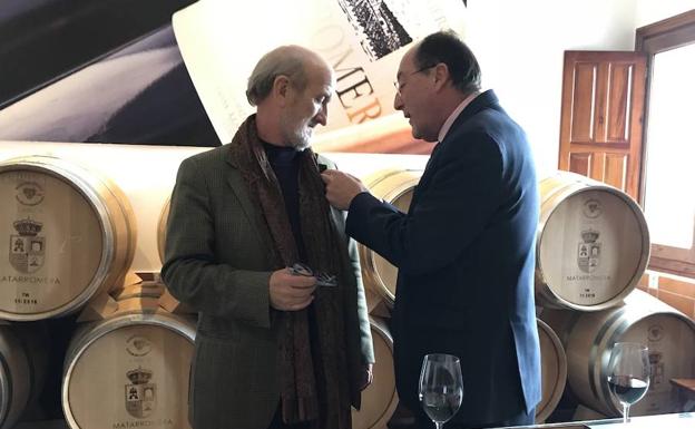 Javier Angulo recibe la Insignia Dorada de Matarromera por su compromiso con el cine de Valladolid