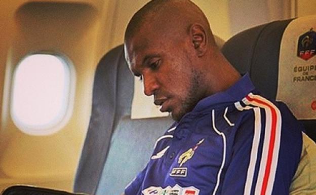 Eric Abidal recuerda su cáncer en un emotivo documental