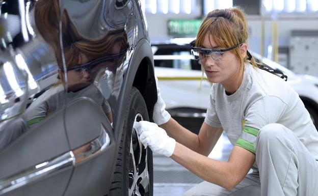 Los trabajadores que se marchan de Castilla y León ven aumentar sus salarios el 13,3%