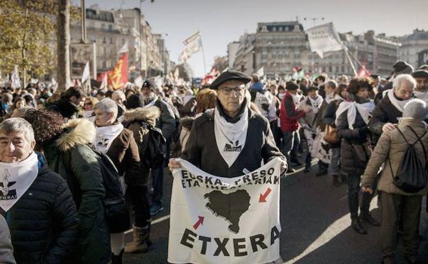 Francia trasladará en las próximas semanas a presos de ETA a cárceles cercanas al País Vasco