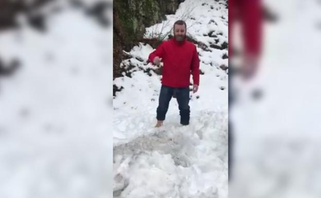 El vídeo viral dedicado a los «zoquetes» de L'Angliru: «Mirái, voy a subir San Isidro con bolsas»