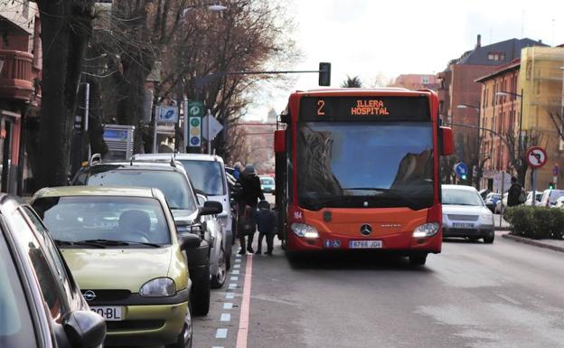 Imagina reclama un plan para hacer accesibles las paradas de bus