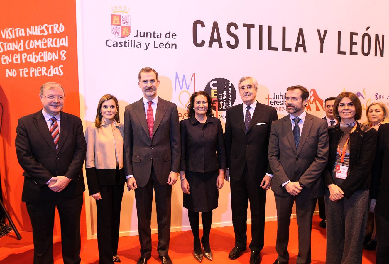 Los Reyes visitan el stand de Castilla y León en la inauguración de Fitur 2018