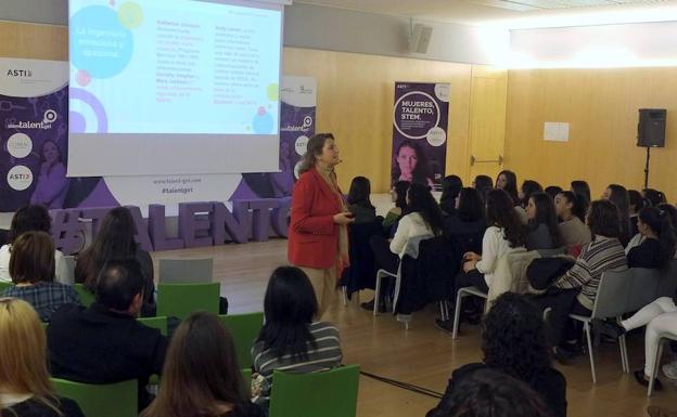 Sara Gómez espera que «el papel de la mujer ingeniera se normalice»