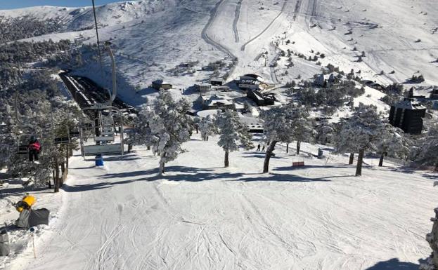 Navacerrada sigue resistiendo al viento