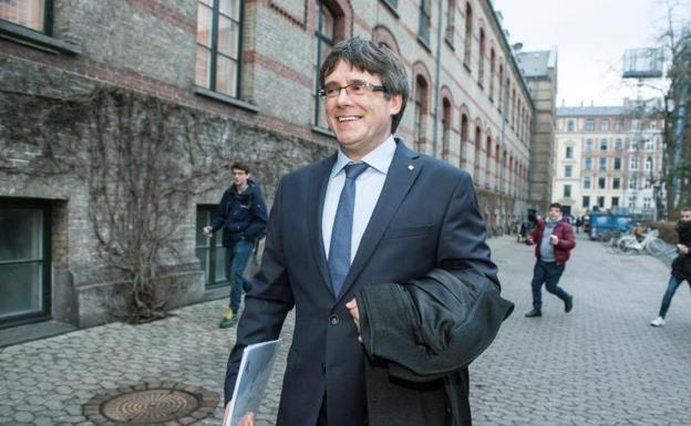 Puigdemont dice trabajar para volver a España