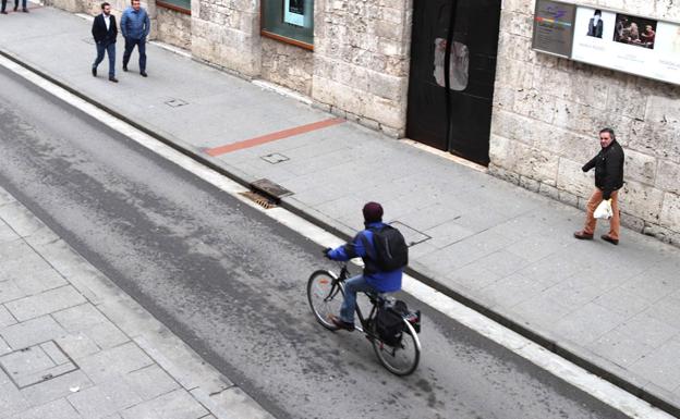 El conflicto entre ciclistas y peatones, la mayor preocupación entre los burgaleses