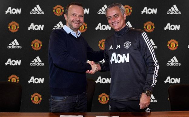 Mourinho renueva con el Manchester United hasta 2020