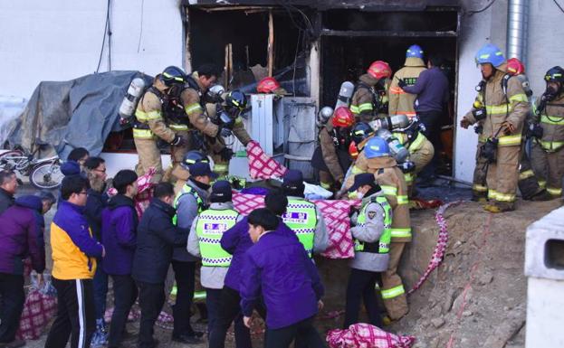 Rebajan a 37 los fallecidos en el incendio de un hospital surcoreano