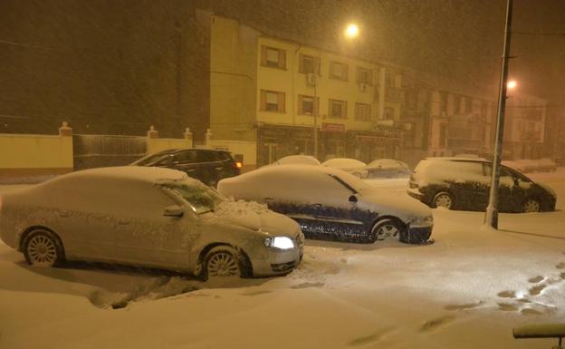 Tráfico alerta del riesgo de circular por la AP-6 y AP-61 por la nevada