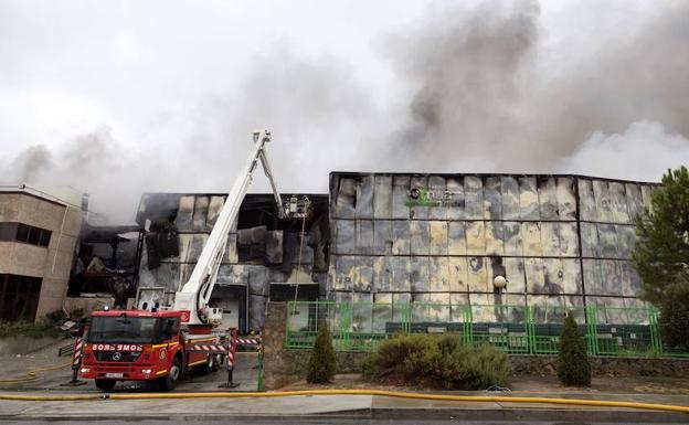 La Junta declara el incendio de la fábrica de Ornua como situación de «extraordinaria trascendencia y urgente actuación»