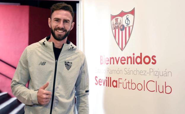 El Sevilla incorpora como cedidos a Miguel Layún, Roque Mesa y Sandro Ramírez