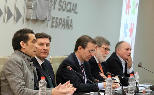 La Junta, la patronal y los sindicatos exhiben en Madrid el Diálogo Social regional