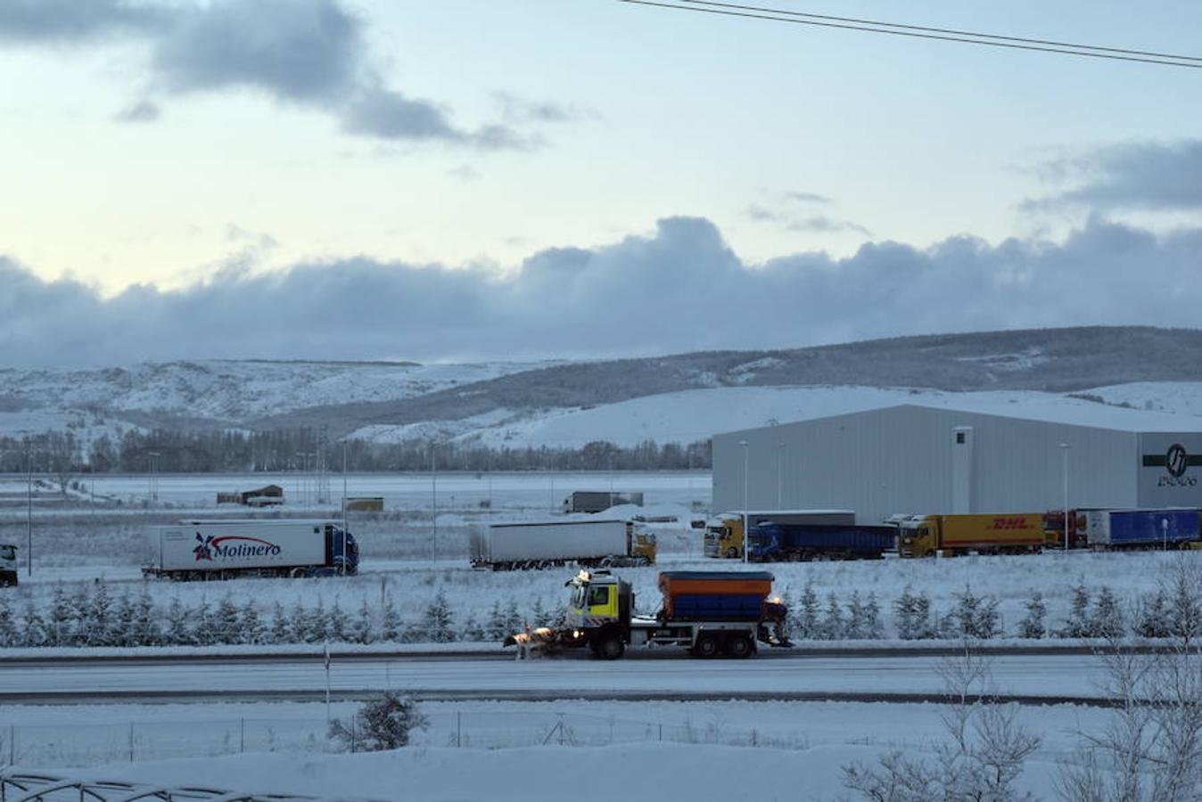 Febrero arranca con nieve en Aguilar y deja estas imágenes