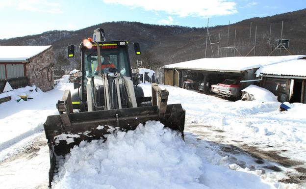 La nieve complicará la circulación por las principales autovías y autopistas de Castilla y León durante las próximas horas