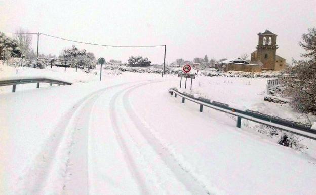 Castilla y León afronta jornada complicada en las carreteras por la nieve