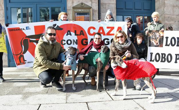 Por la prohibición de la caza con canes