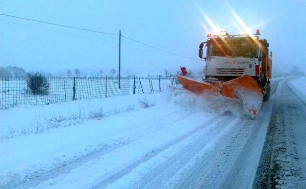 La nieve obliga a circular con precaución en toda la provincia