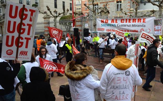 El comité de empresa considera «incaptable» la oferta de recolocaciones de Gamesa