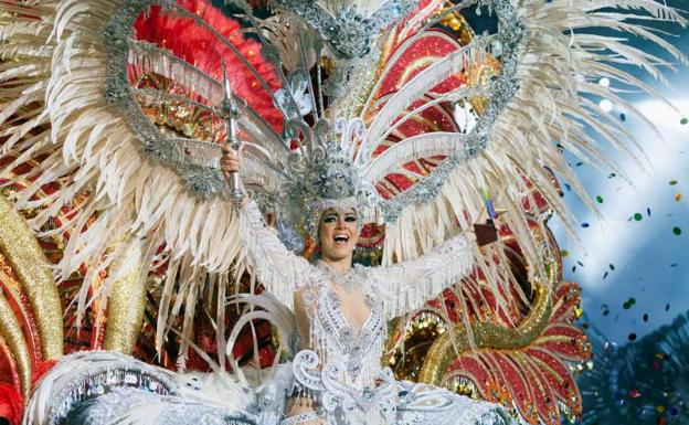 Carmen Lourido se alza como reina del Carnaval de Tenerife