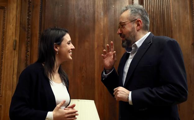 El PSOE avisa a Podemos y Ciudadanos de que no habrá ley electoral sin el PP