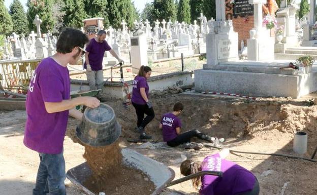 Las asociaciones de Memoria Histórica de la comunidad creen que el decreto es muy insuficiente