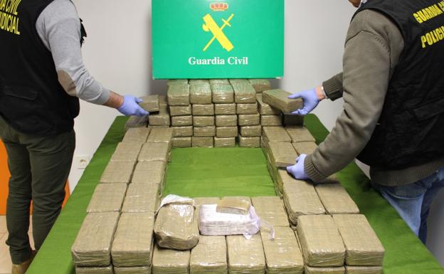 La Guardia Civil interviene 116 kilos de hachís en un control en la A-1