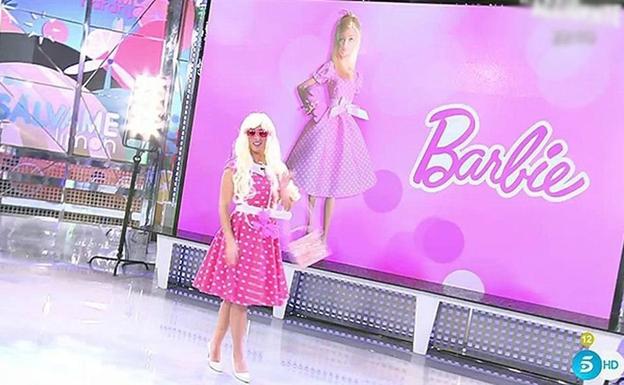Anabel Pantoja se disfraza de Barbie, horas después de la muerte de su tía abuela