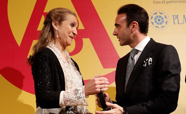 La infanta Elena recibe el X Premio Taurino ABC