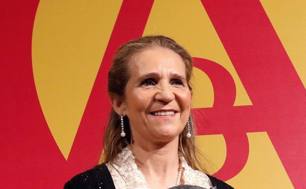 El patriótico retrovisor de la infanta Elena