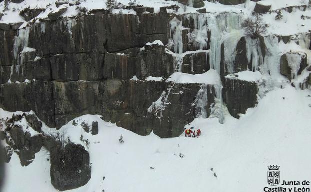 Herido un escalador de 56 años cuando ascendía una pared en las Lagunas de Neila