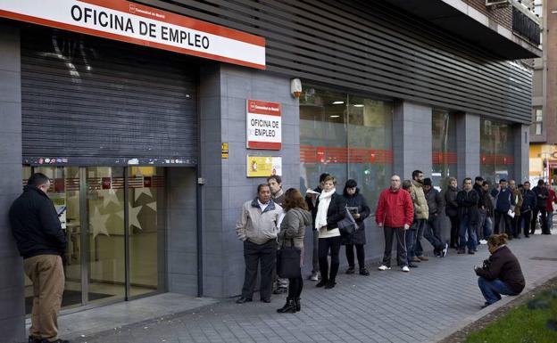 El paro baja en Castilla y León un 0,85%, y cierra el mes con 162.628 desempleados