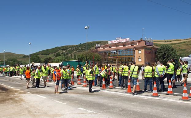 Los hosteleros de la N-I piden mantener la autopista con peajes blandos para salvar sus negocios