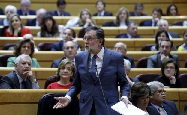 Rajoy se desmarca de la «huelga ala japonesa» que propone Tejerina