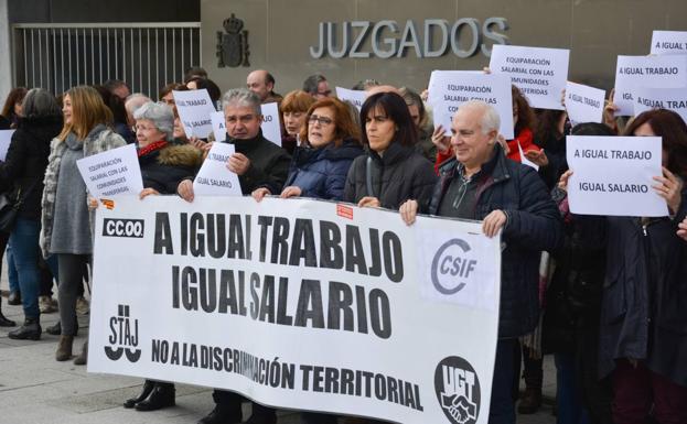 Los trabajadores de Justicia exigen al Ministerio negociar la equiparación salarial