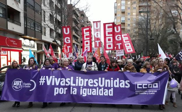 Más de 2.500 personas salen a la calle en Zamora en apoyo a las reivindicaciones de las mujeres