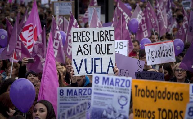 Manifestaciones multitudinarias de apoyo a las mujeres en toda España