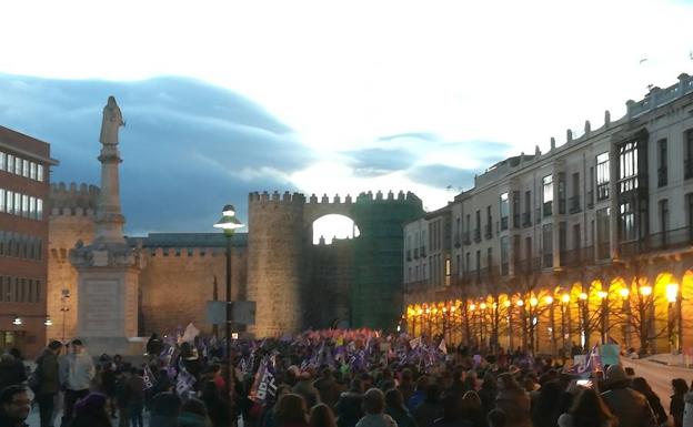 Más de 1.500 personas se manifiestan en Ávila por la igualdad de hombres y mujeres