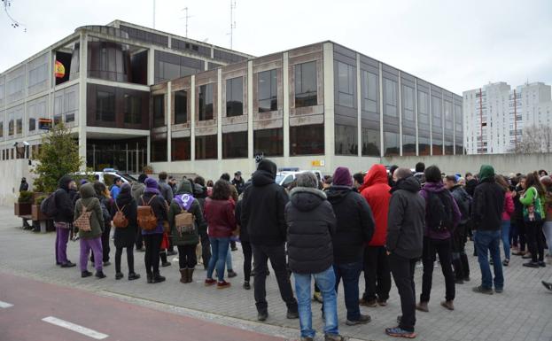 IU pide explicaciones a Zoido por las detenciones de dos mujeres en los piquetes del 8-M