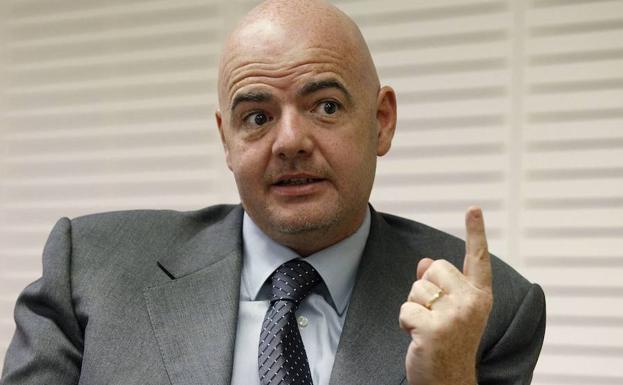 Infantino: «Lo que queremos hacer con el VAR es evitar errores clamorosos de los árbitros»