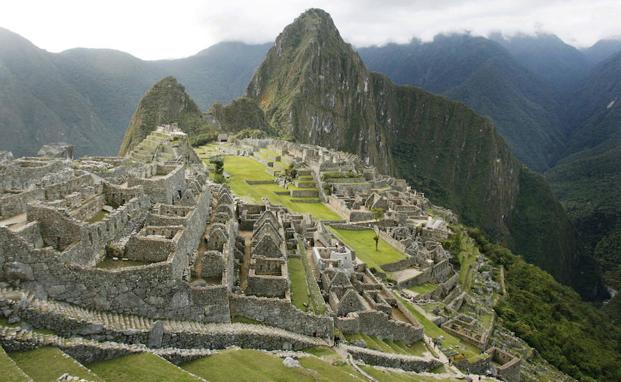 Tres turistas europeos son expulsados de Machu Picchu por mostrar el trasero