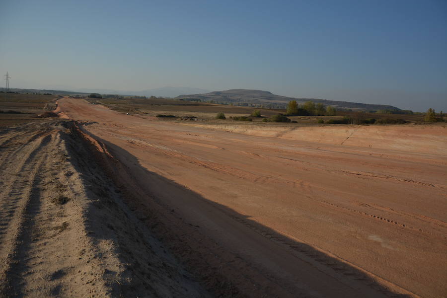 Fomento necesita 43 millones para cumplir los compromisos con la A-12 y la N-I