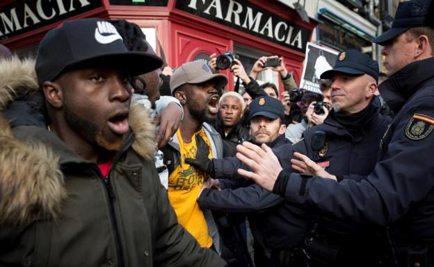 En libertad los detenidos en los disturbios de Lavapiés tras la muerte de Mame Mbaye