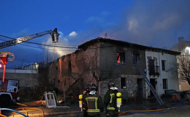 Un vecino de Saldaña, herido tras un feroz incendio en una vivienda