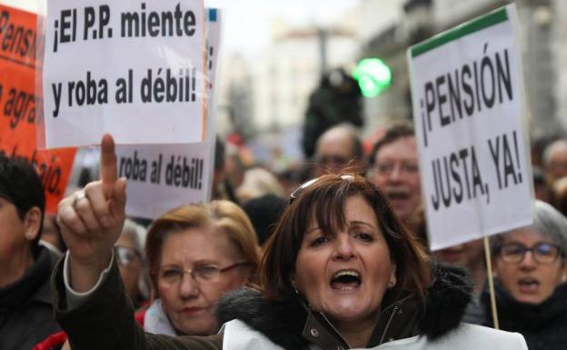 UGT y CC OO convocan nuevas movilizaciones por las pensiones para el 15 de abril