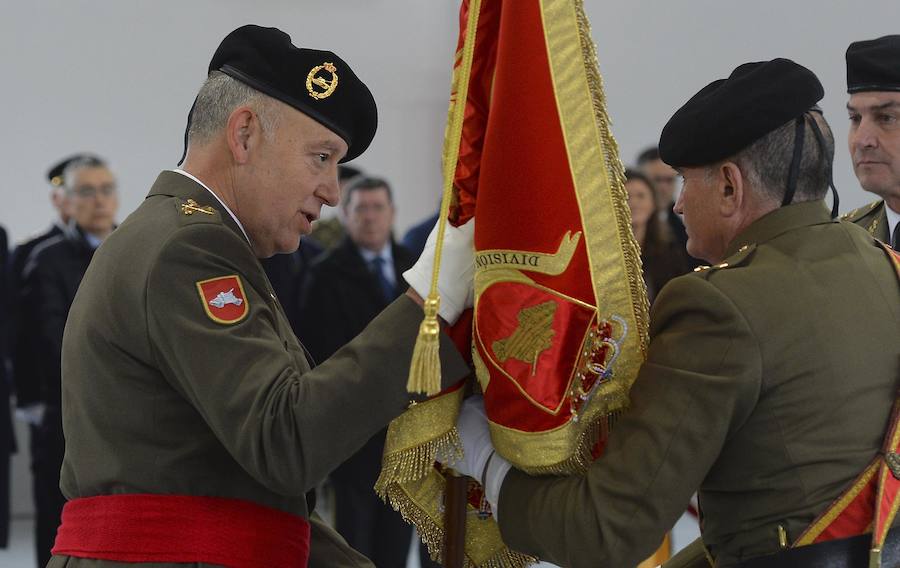 El general Ruiz Olmos toma el mando de la División 'San marcial'