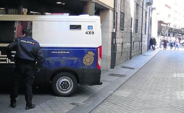 La detención de un correo con cuatro kilos de ‘maría’ precedió a la redada contra los Varela